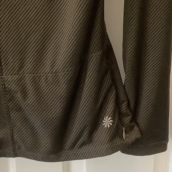 Athleta pump it up long sleeve top L shadow stripe - Picture 4 of 5